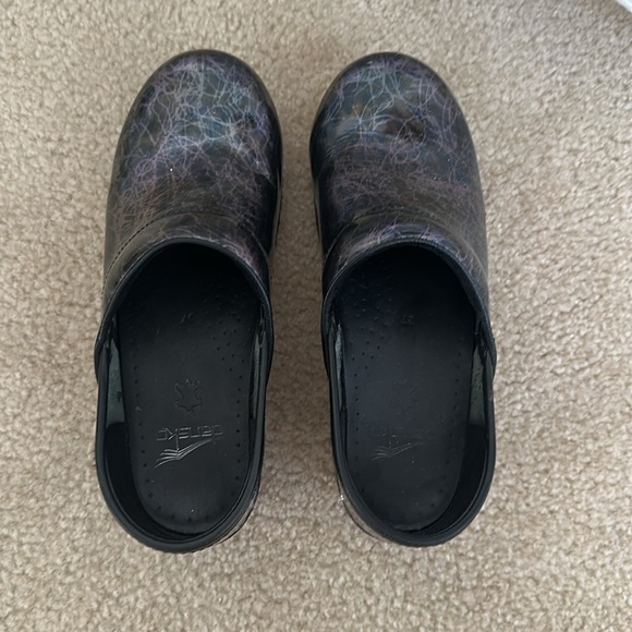 Dansko Professional clog in metallic Ink ; size 37 (US size 7) - Picture 3 of 5